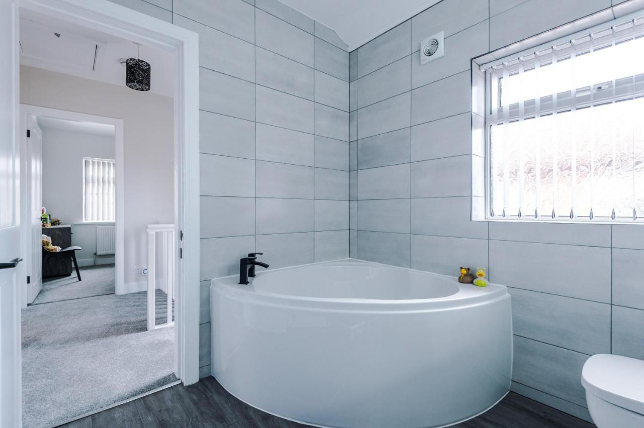 Sandileigh House By Yourstays - Luxurious 3 Bedroom House In อัลทริงแงม ภายนอก รูปภาพ