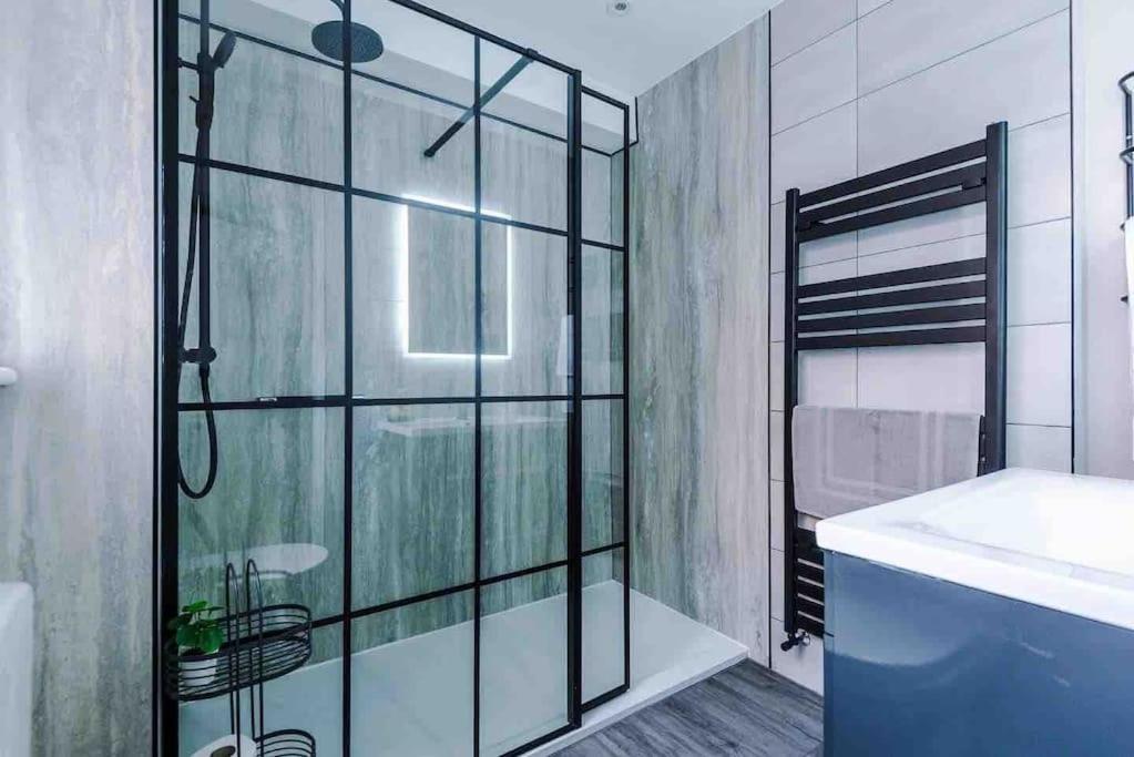 Sandileigh House By Yourstays - Luxurious 3 Bedroom House In อัลทริงแงม ภายนอก รูปภาพ