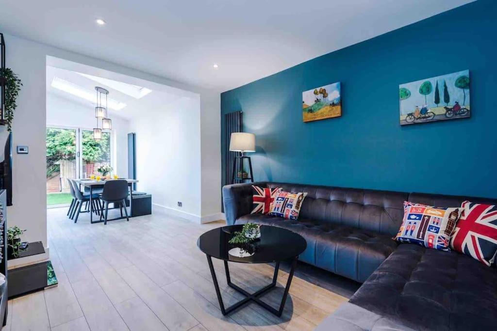 Sandileigh House By Yourstays - Luxurious 3 Bedroom House In อัลทริงแงม ภายนอก รูปภาพ
