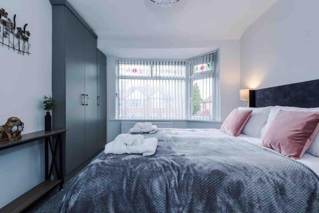 Sandileigh House By Yourstays - Luxurious 3 Bedroom House In อัลทริงแงม ภายนอก รูปภาพ