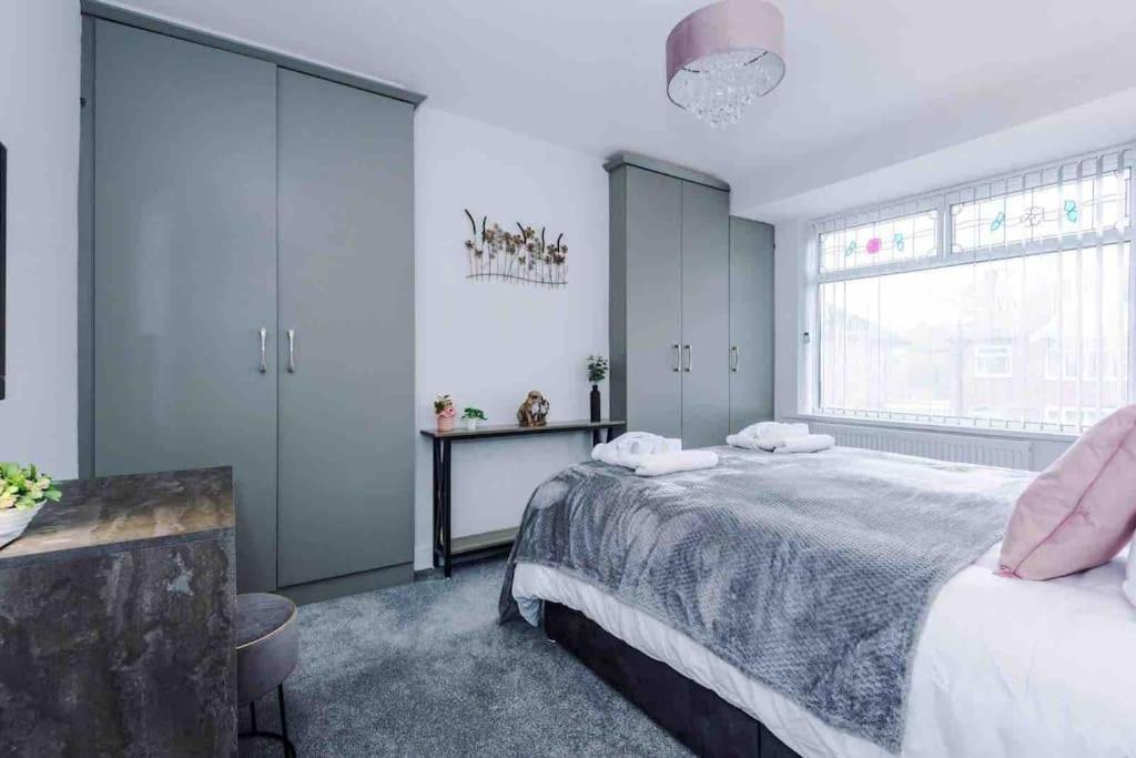 Sandileigh House By Yourstays - Luxurious 3 Bedroom House In อัลทริงแงม ภายนอก รูปภาพ