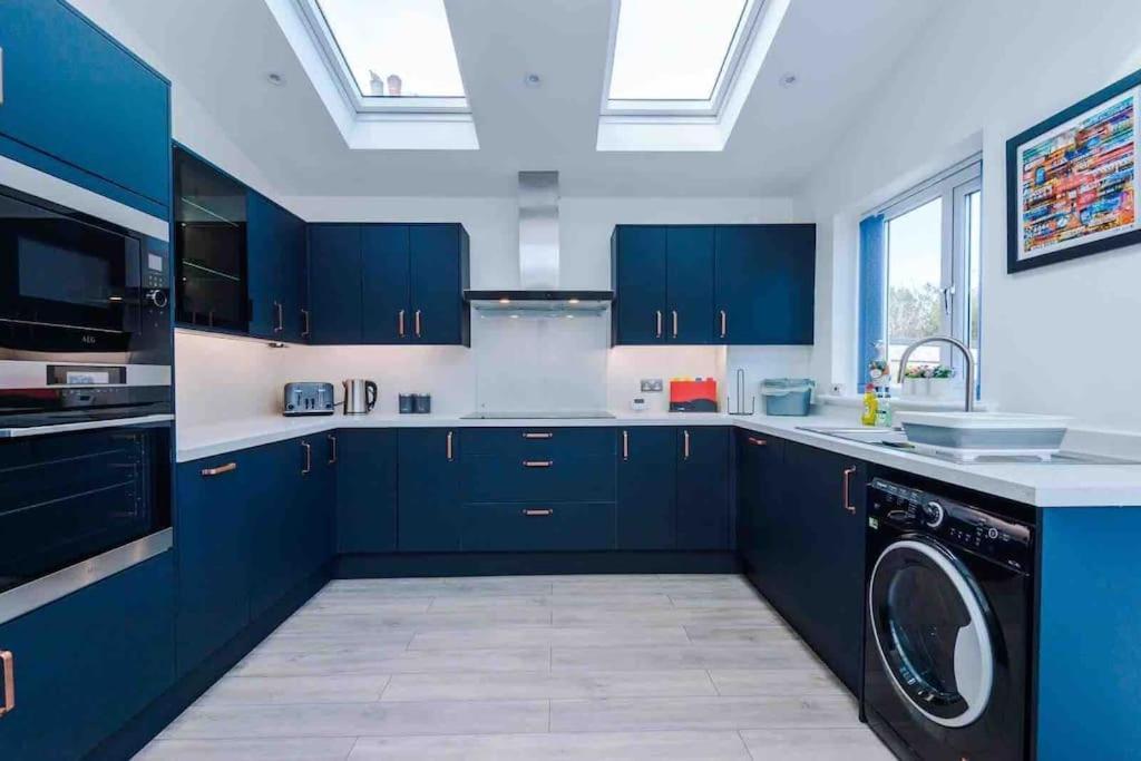 Sandileigh House By Yourstays - Luxurious 3 Bedroom House In อัลทริงแงม ภายนอก รูปภาพ